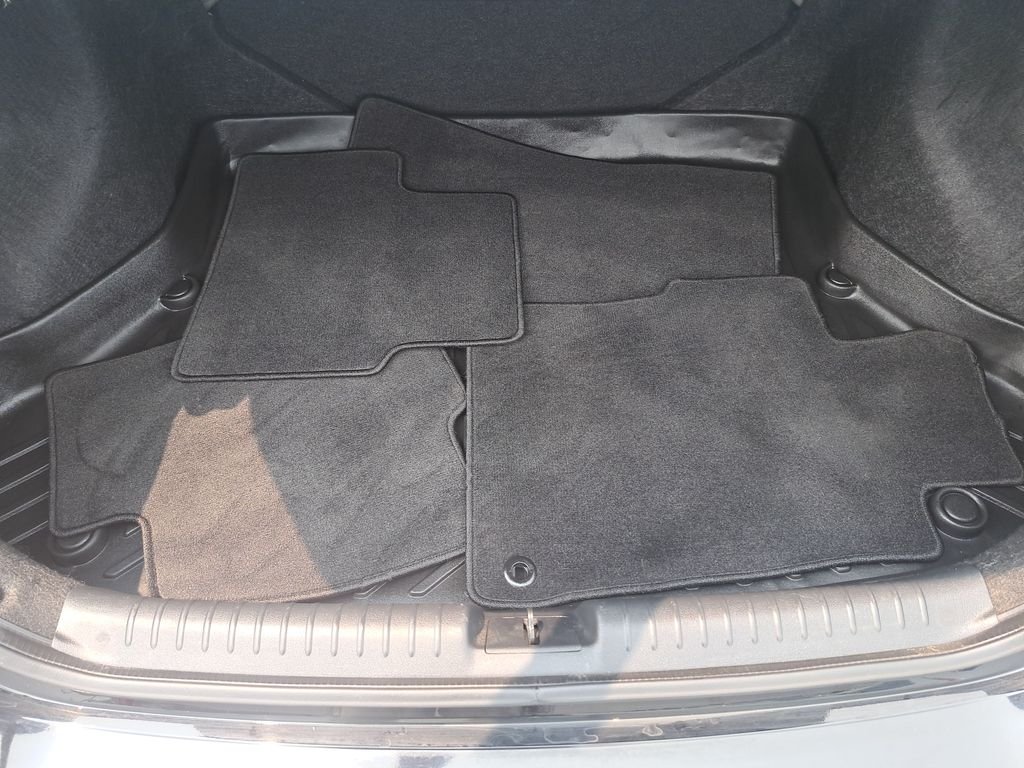 Used 2015 Black Honda SE image 32