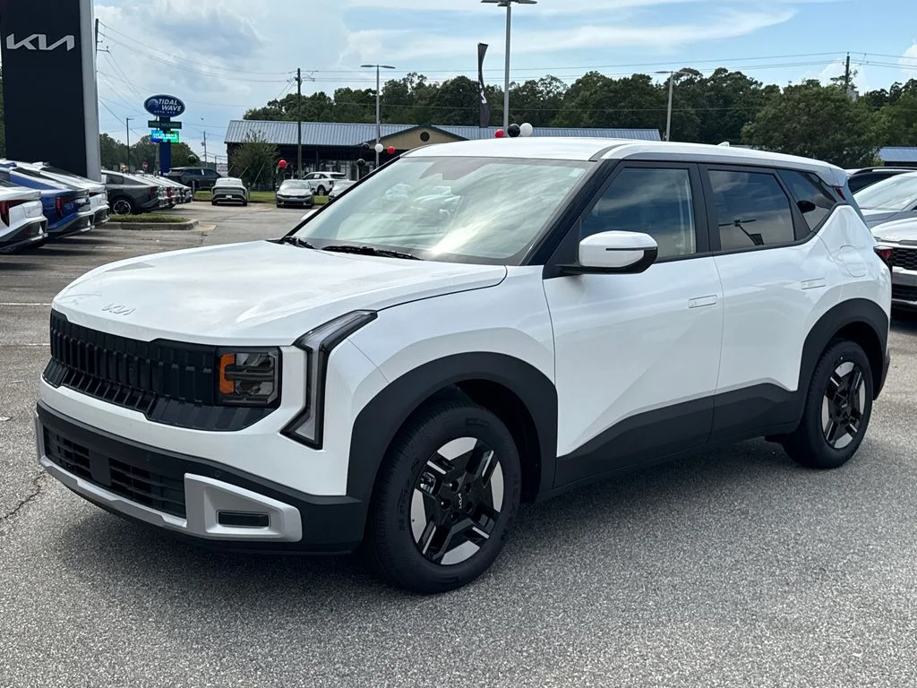 New 2027 Snow White Pearl Kia LX image 7