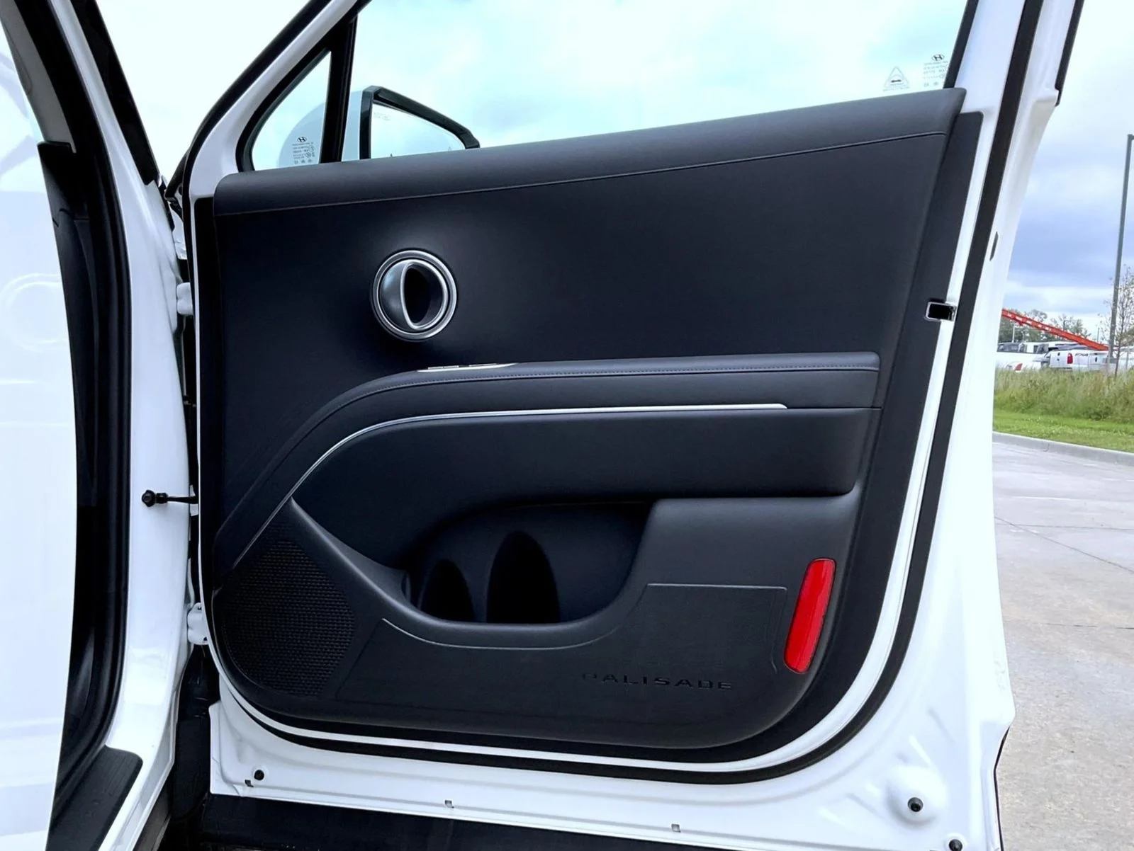 New 2026 White Hyundai SEL Premium image 17
