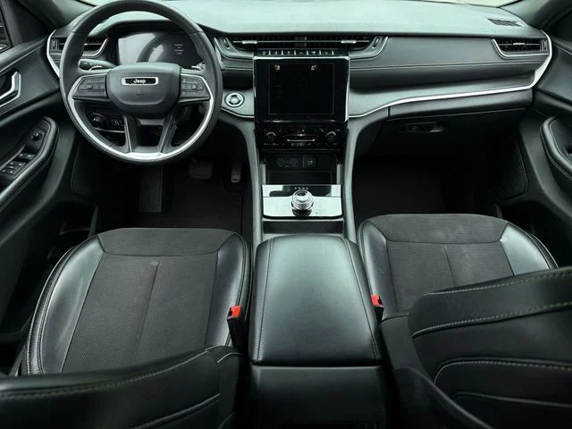 Used 2023 White/off-white Jeep Altitude X image 18