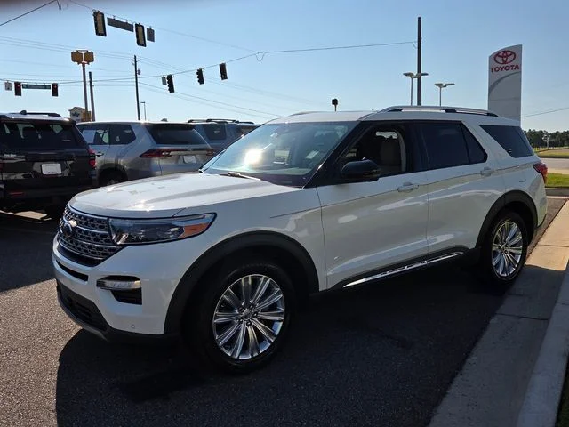 Used 2023 White Ford Limited image 3
