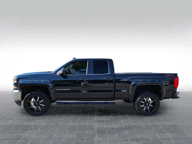 Used 2019 BLACK Chevrolet LT image 4