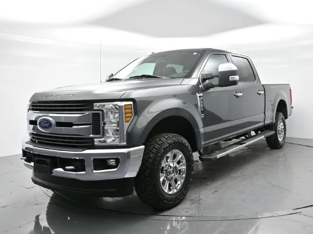 Used 2019 Magnetic Metallic Ford XL image 3