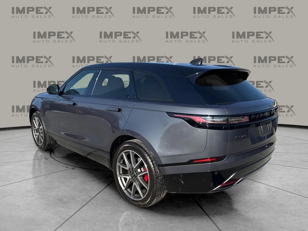 Used 2024 Gray Land Rover Dynamic SE image 3