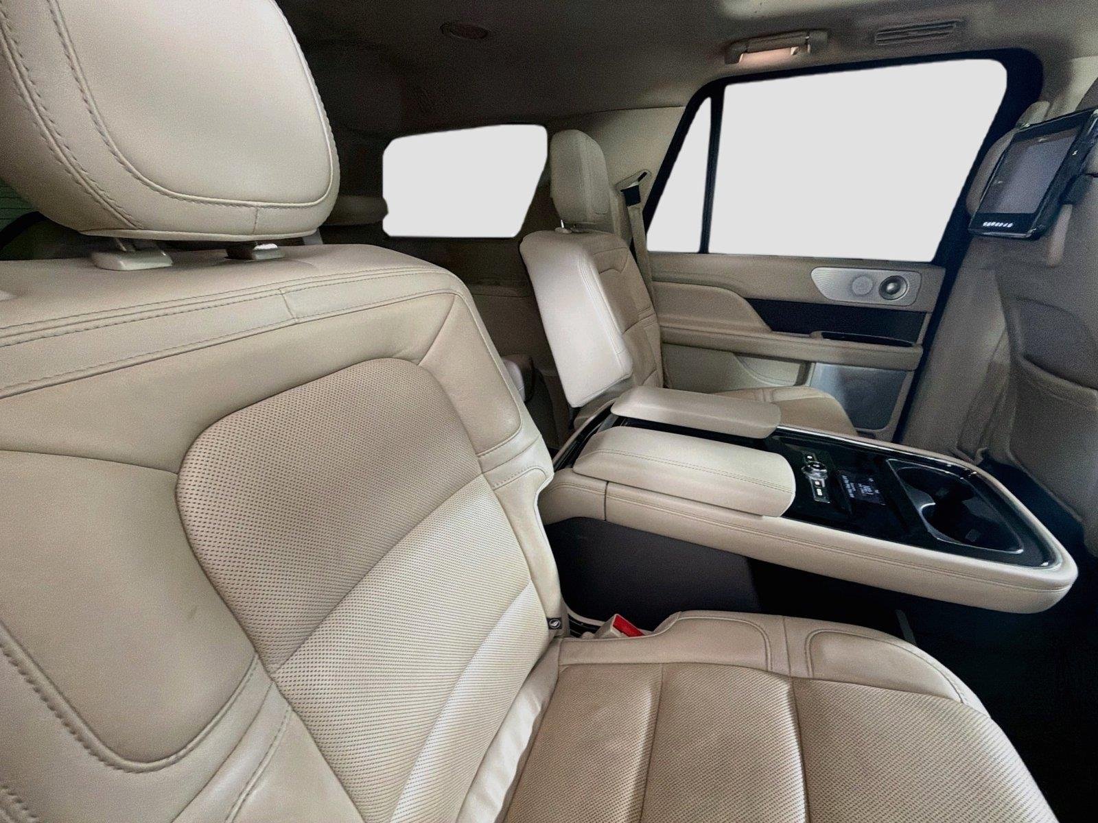 Used 2020 Pristine White Lincoln Reserve image 30