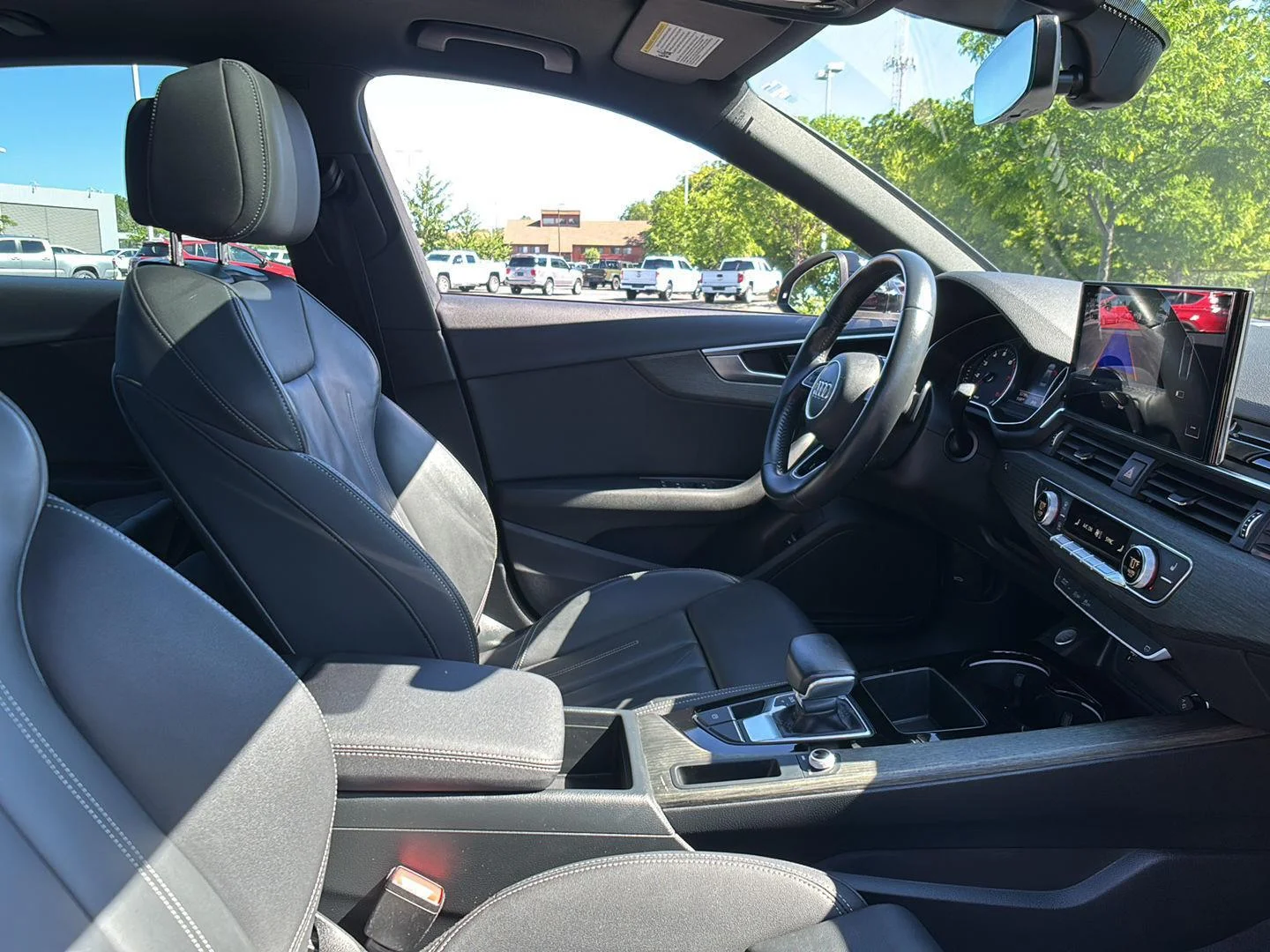 Used 2020 Mythos Black Metallic Audi Premium image 23