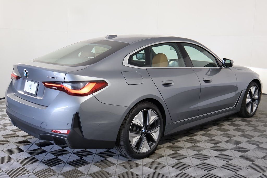 New 2026 Skyscraper Grey Metallic BMW eDrive40 image 2