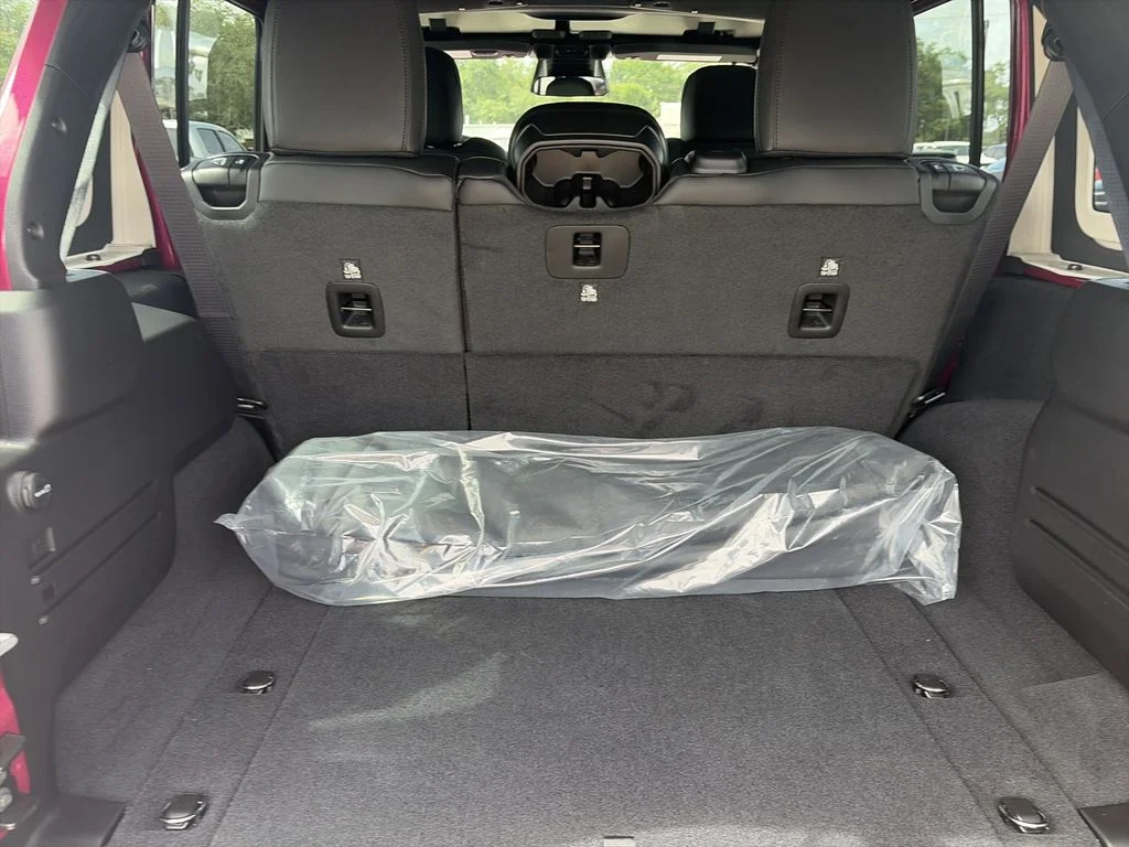 New 2026 Tuscadero Pearlcoat Jeep Rubicon image 31