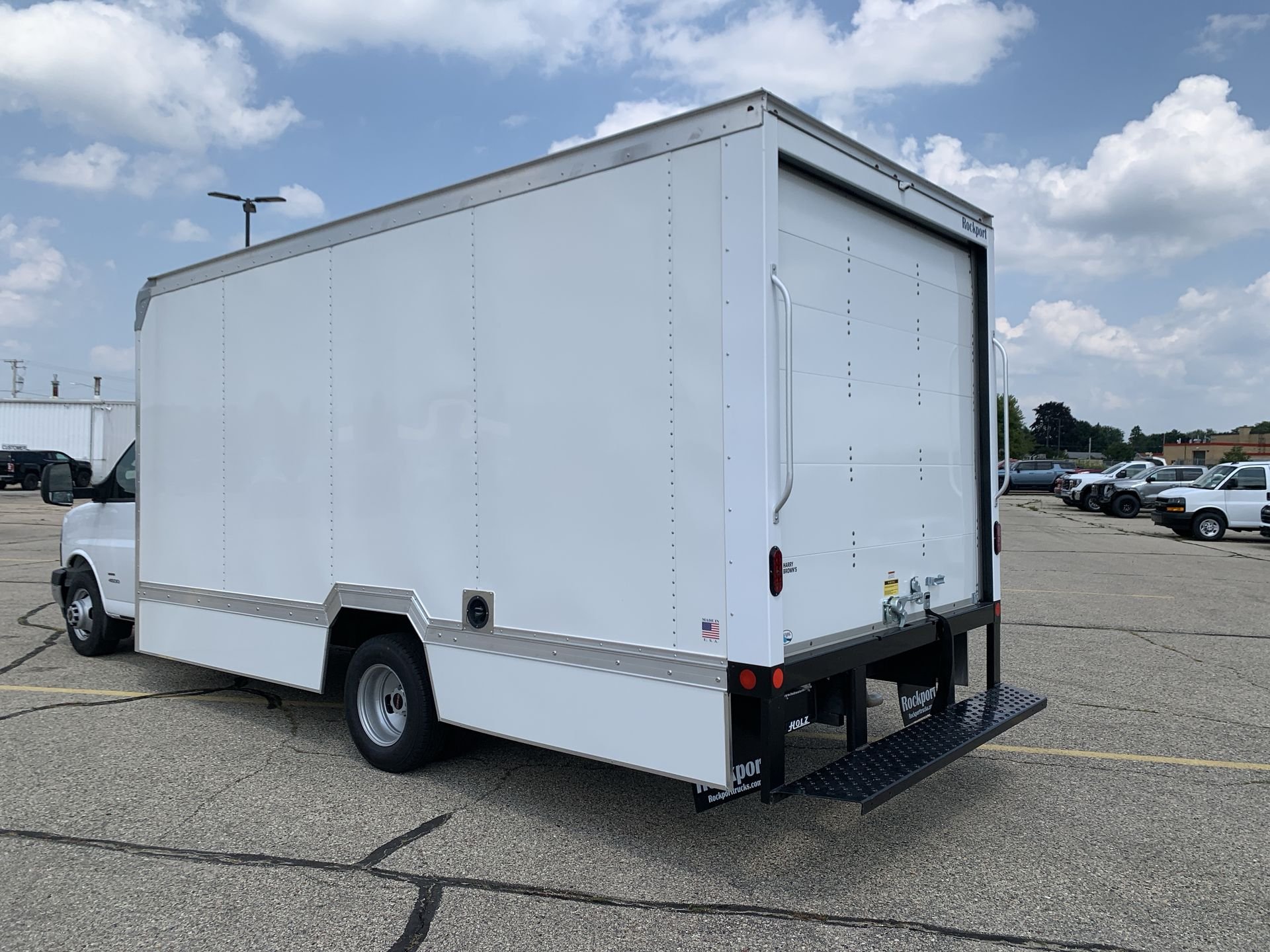 New 2024 Summit White GMC 2WT image 21