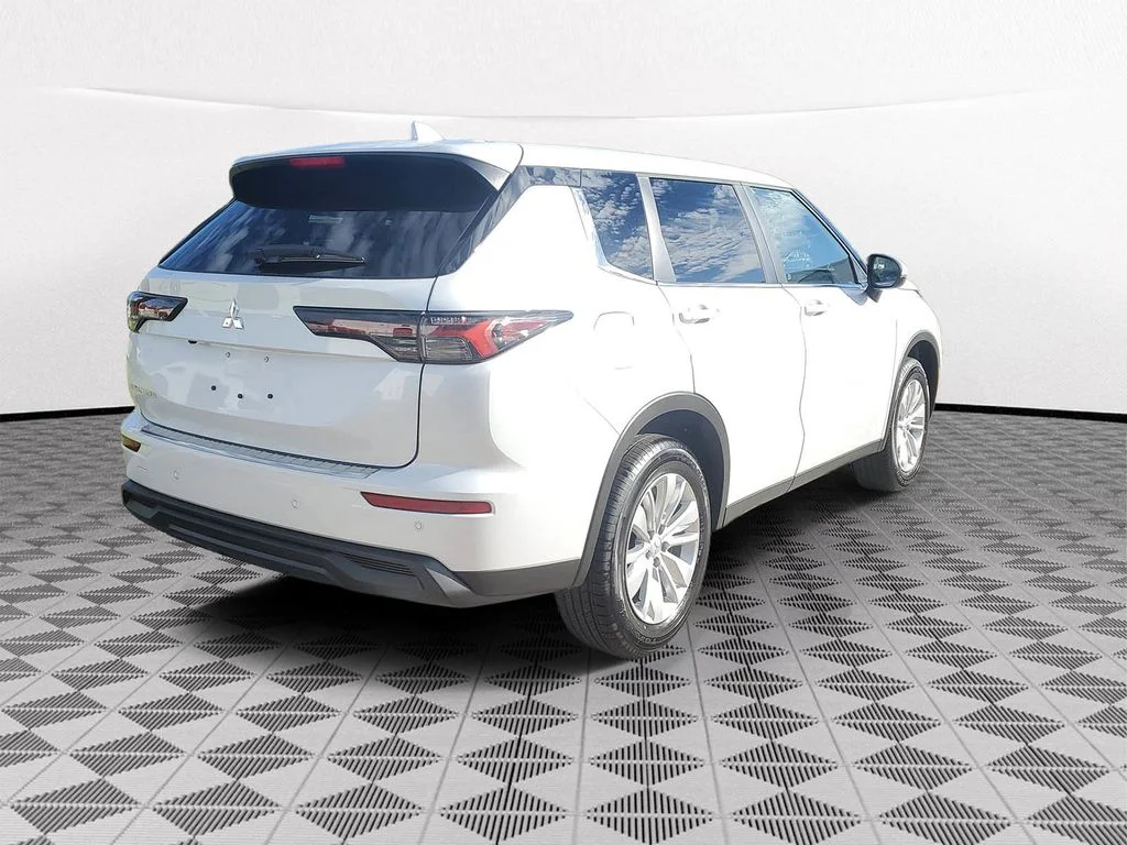 2026 Mitsubishi Outlander ES - Photo 6
