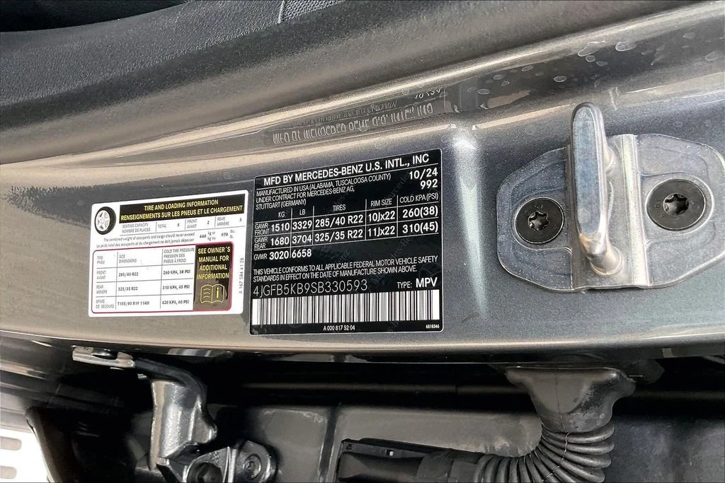 Used 2025 Gray Mercedes-Benz GLE 450 image 16