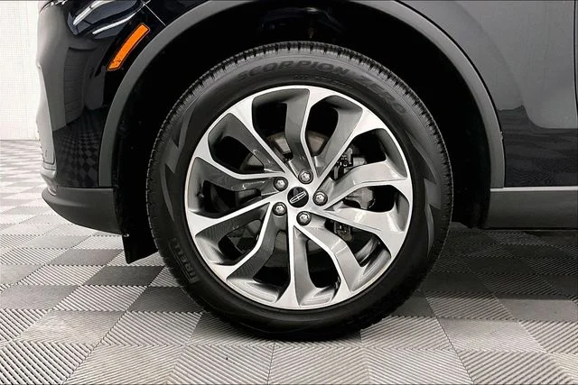 Used 2025 Infinite Black Metallic Clearcoat Lincoln Reserve image 9