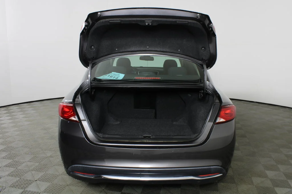 Used 2016 Gray Chrysler Limited image 7