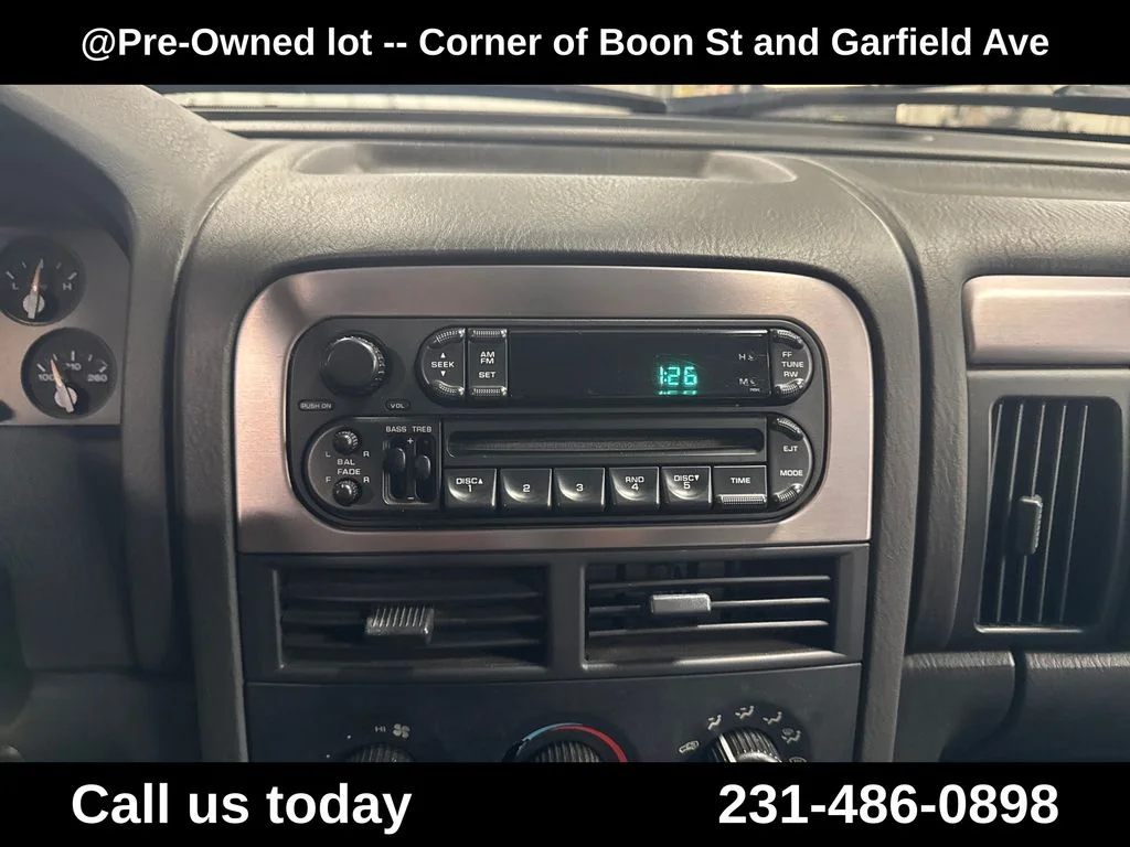 Used 2003  Jeep Laredo image 22