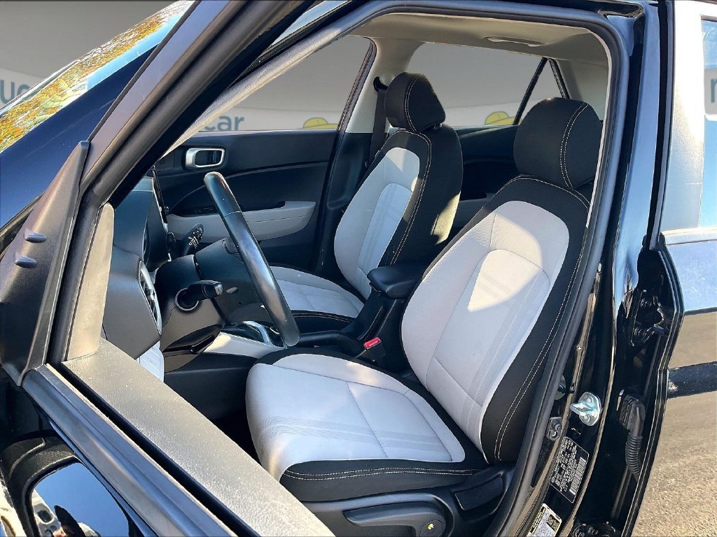 Used 2025 Onyx Black Hyundai SEL image 9