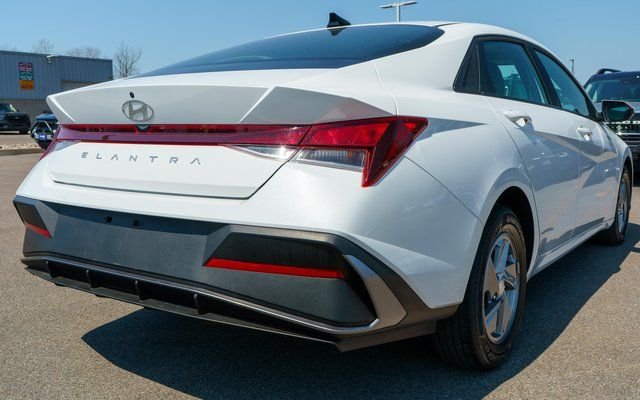Used 2024 White Hyundai SE image 6