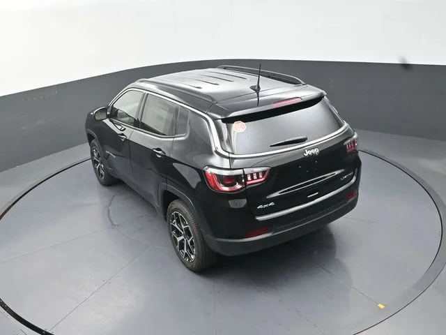 New 2026 Diamond Black Crystal Pearl-Coat Exterior Paint Jeep Limited image 15