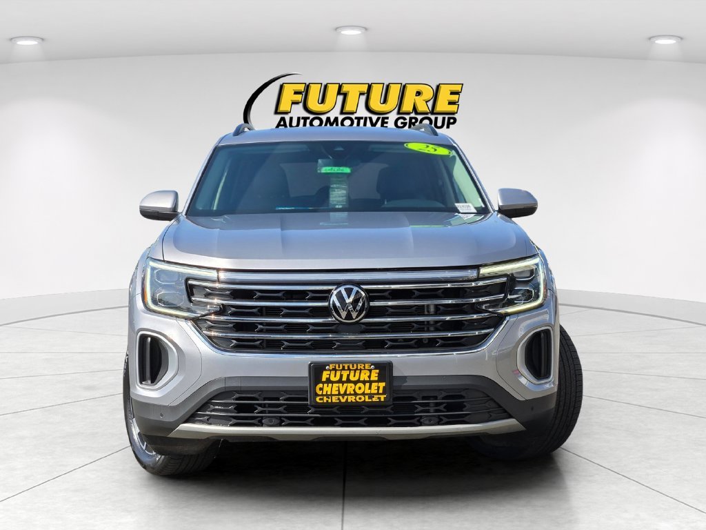 Used 2025  Volkswagen 2.0T SE w/Technology image 2