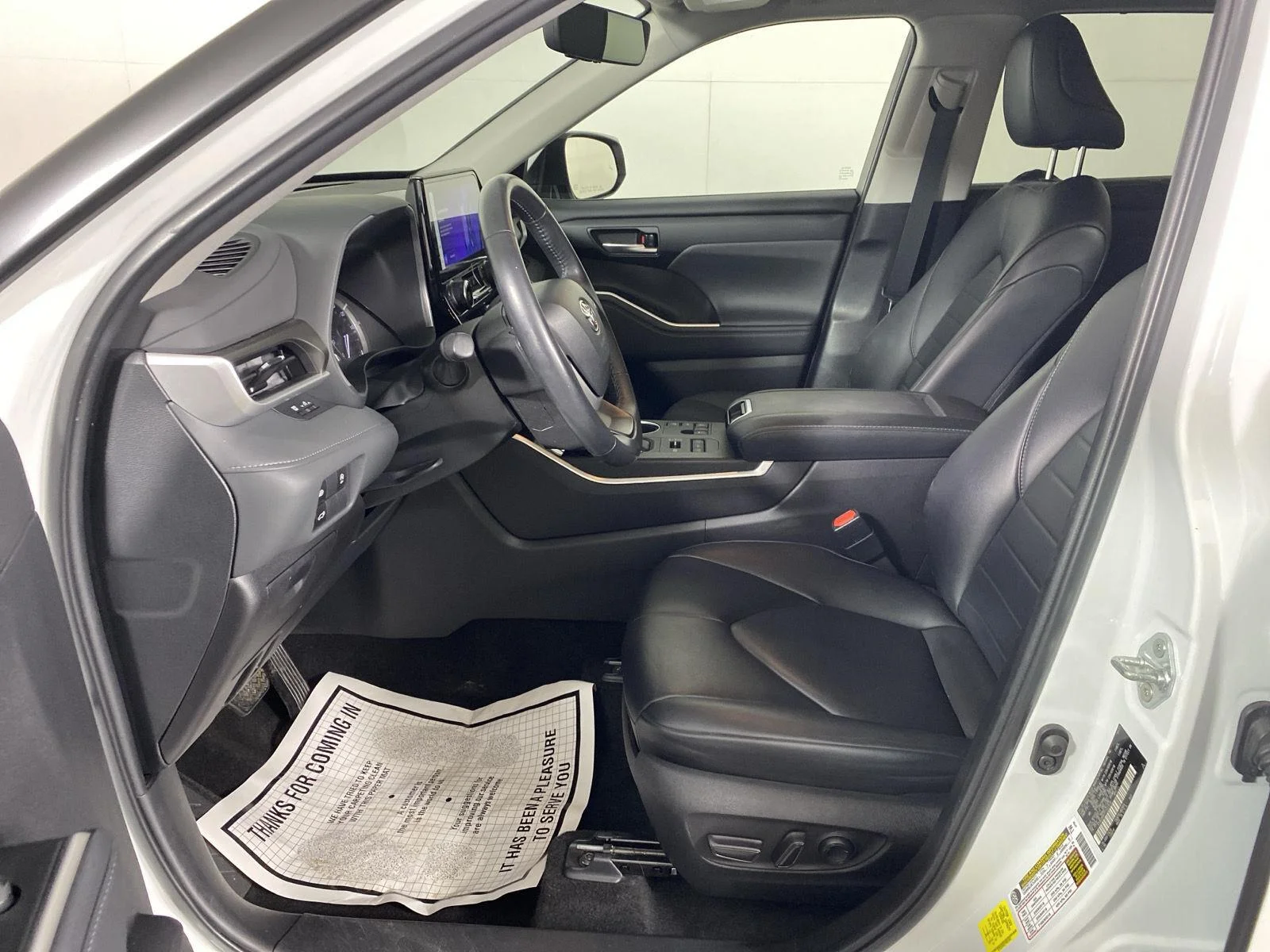 Used 2023 Wind Chill Pearl Toyota XLE image 8