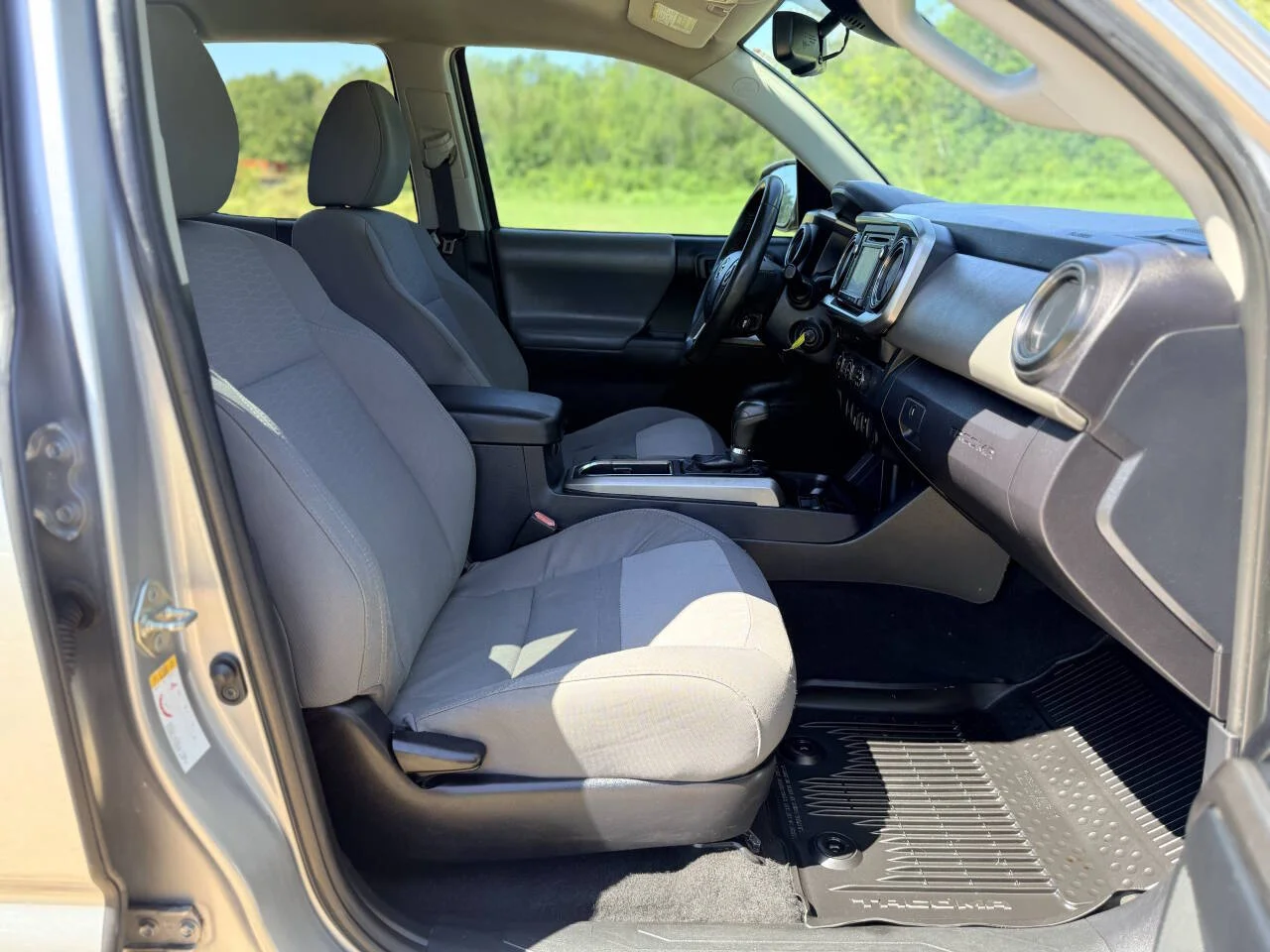 Used 2019 Silver Toyota SR5 V6 4x2 4dr Double Cab 5.0 ft SB image 16