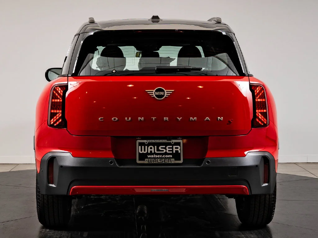 New 2027 Chili Red MINI Signature Plus image 7