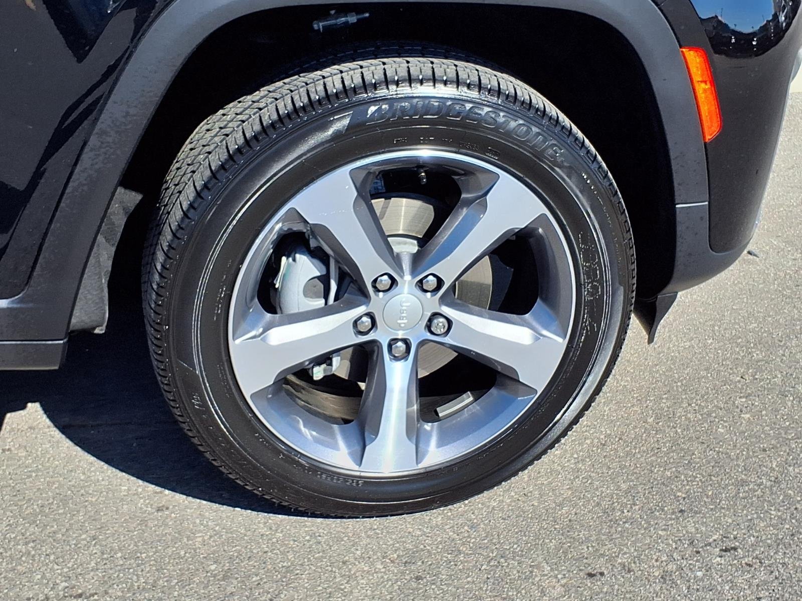 New 2026 Diamond Black Crystal Pearl Coat Jeep Limited image 30