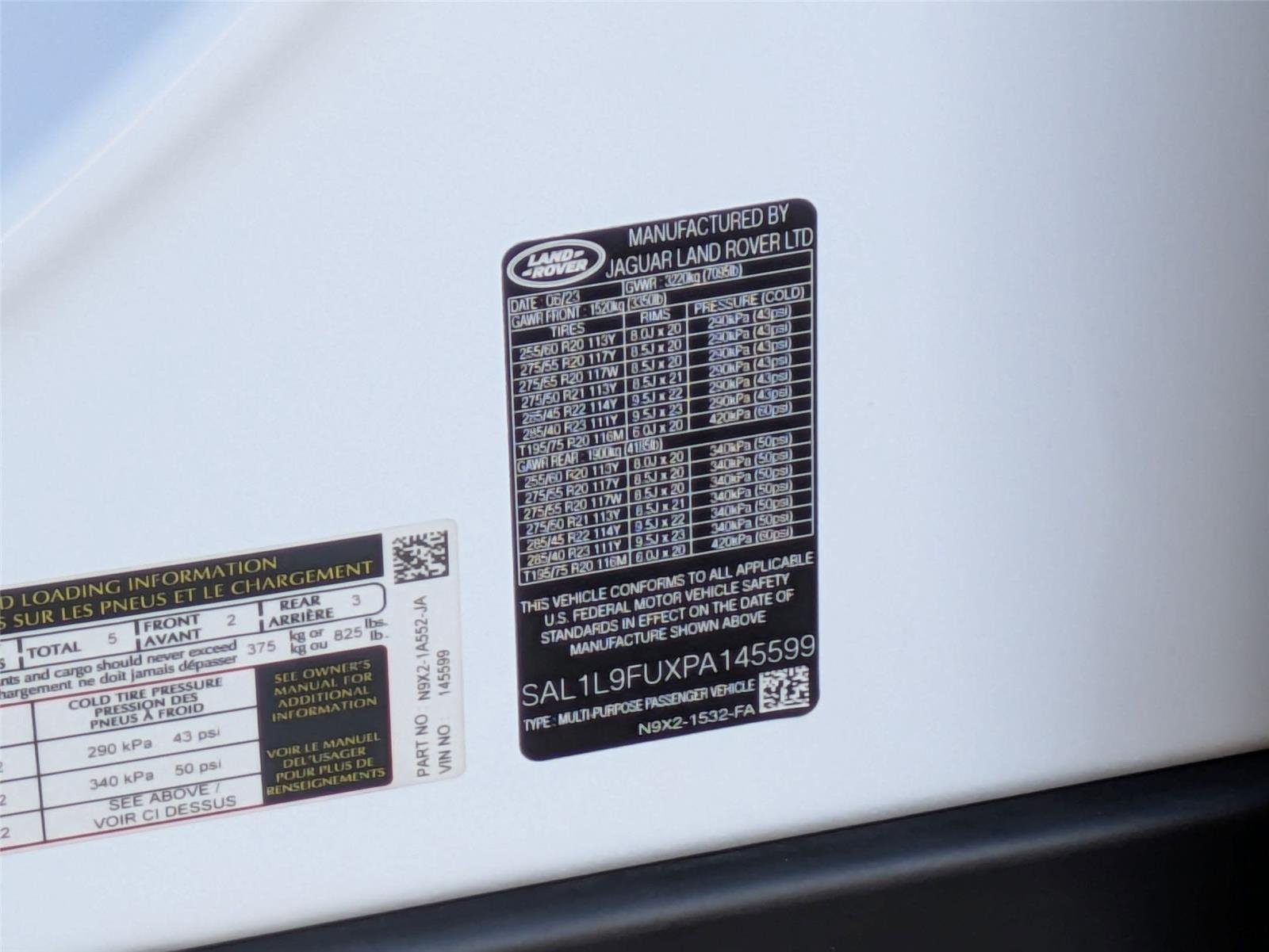 Used 2023 Fuji White Land Rover SE Dynamic image 39