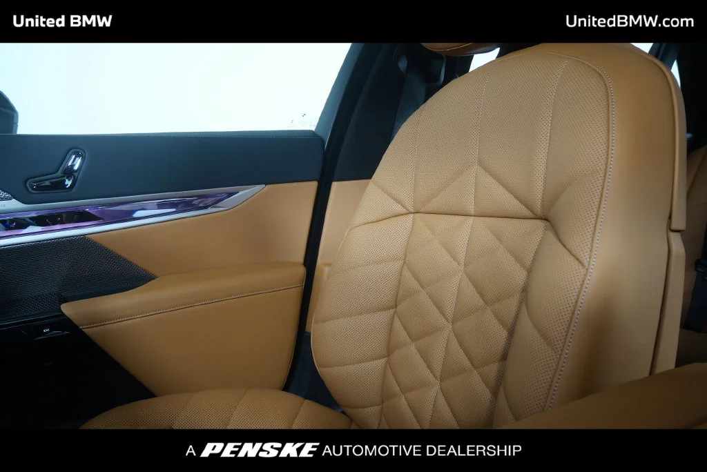 New 2026 Black Sapphire Metallic BMW 740i image 23