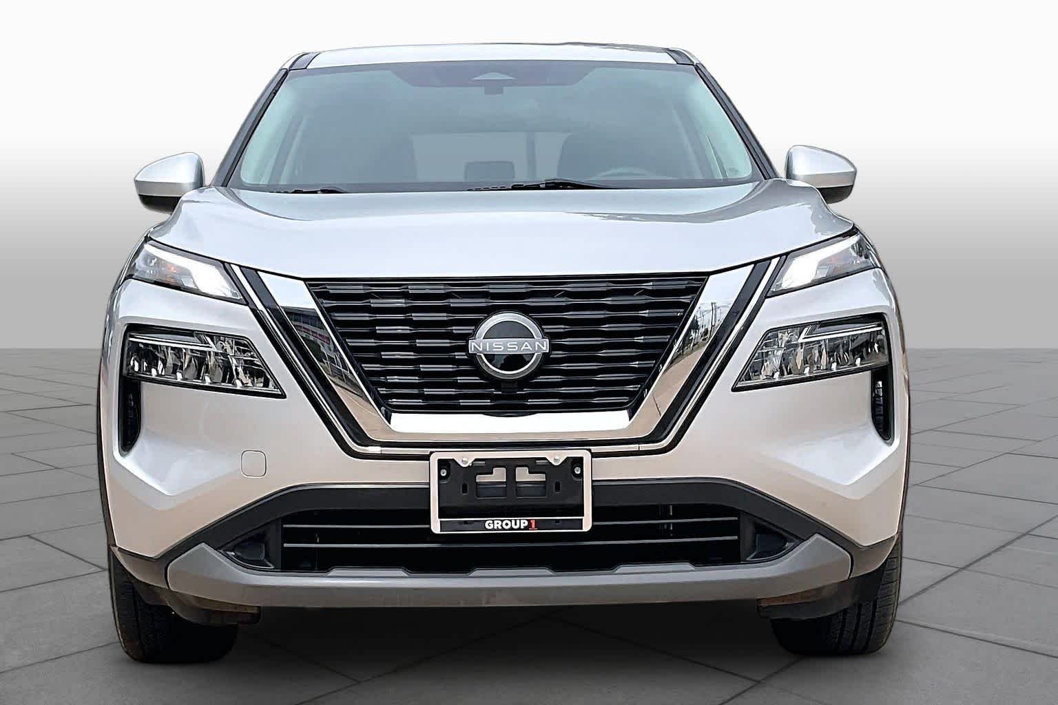 Used 2023 Brilliant Silver Metallic Nissan SV image 4