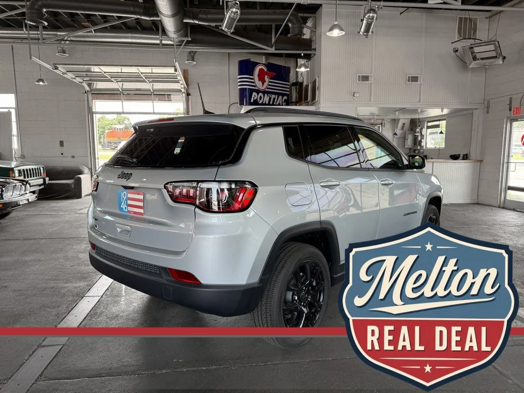 New 2025 Silver Jeep Latitude image 19