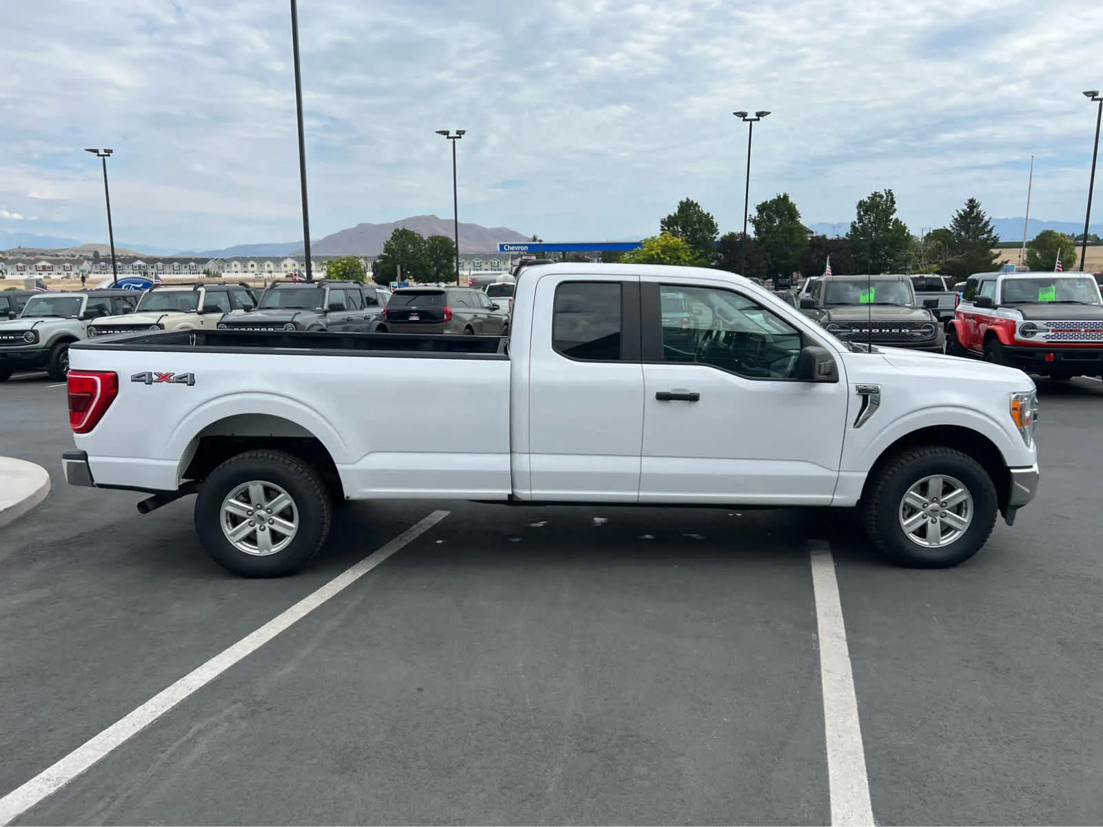 Certified Used 2022 Oxford White Clearcoat Ford XLT image 6