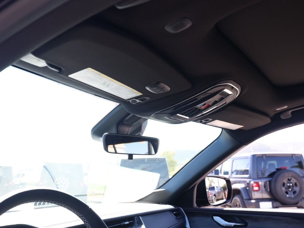 New 2026 Diamond Black Crystal Pearl-Coat Exterior Paint Jeep Limited image 12