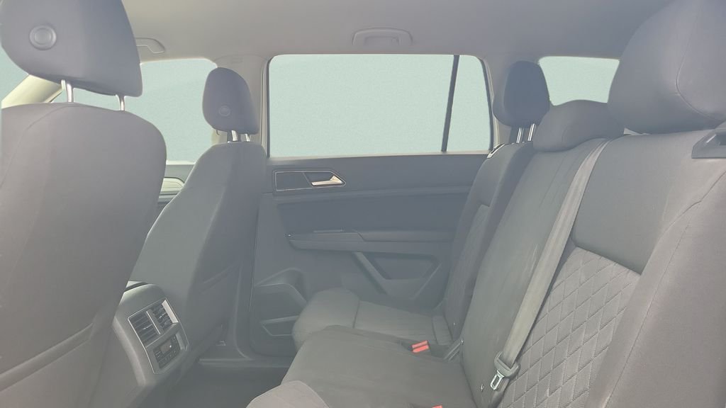 Used 2018 White Volkswagen S image 9