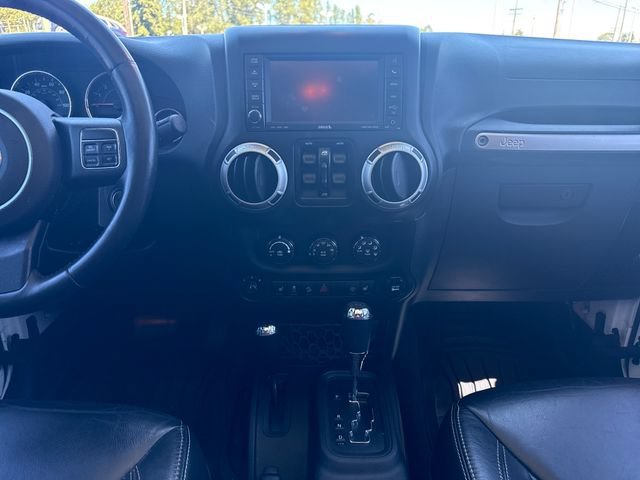 Used 2014 Bright White Clearcoat Jeep Rubicon image 19