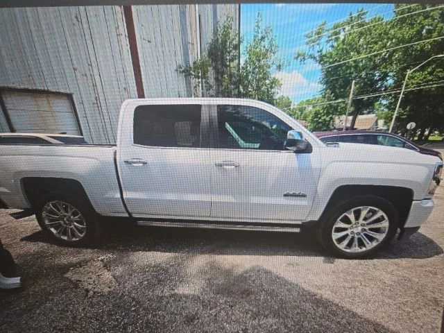 Used 2017 IRIDESCENT PEARL TRICOAT Chevrolet High Country image 4