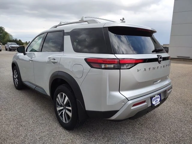 2025 Nissan Pathfinder SL - Photo 3