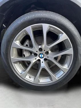 Used 2024 Gray BMW xDrive40i image 13