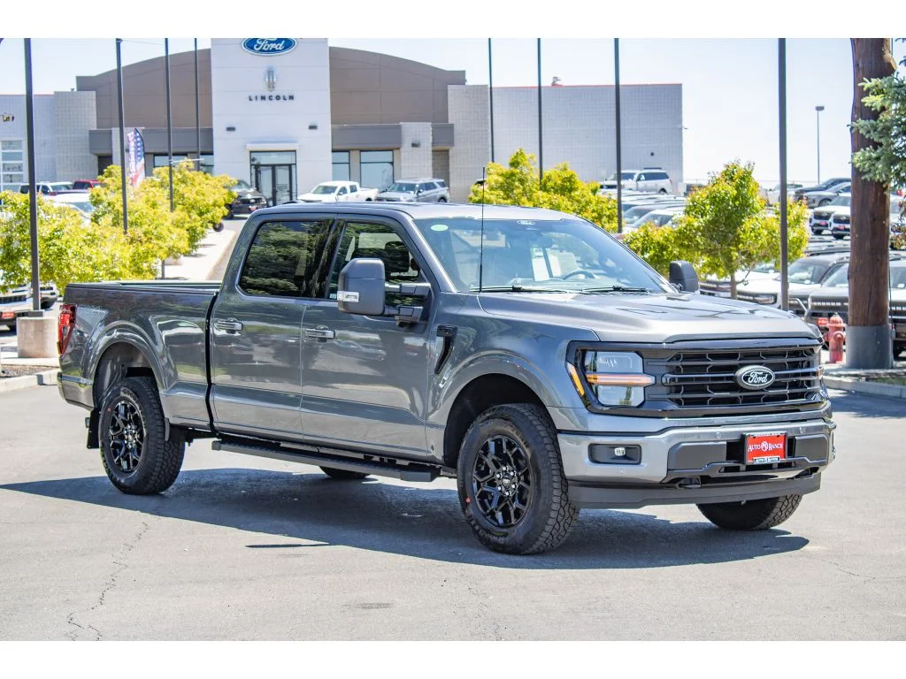 New 2026 CARBONIZED GRAY METALLIC Ford XLT image 2