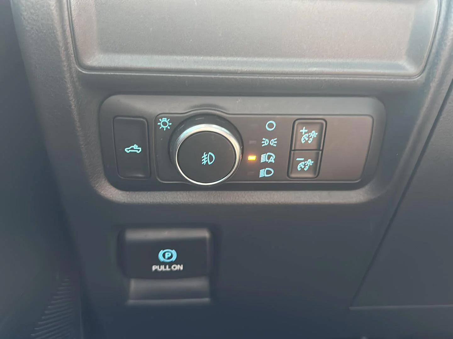 Used 2021 Space Gray Ford XL image 22