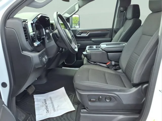 Used 2025 Summit White Chevrolet LT image 19
