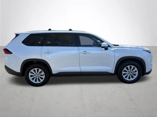 Used 2024 Beige Toyota XLE image 5