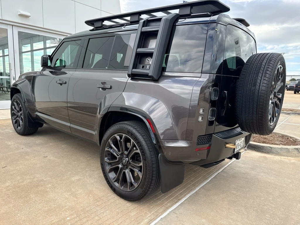 Used 2025 Gray Land Rover OCTA image 4