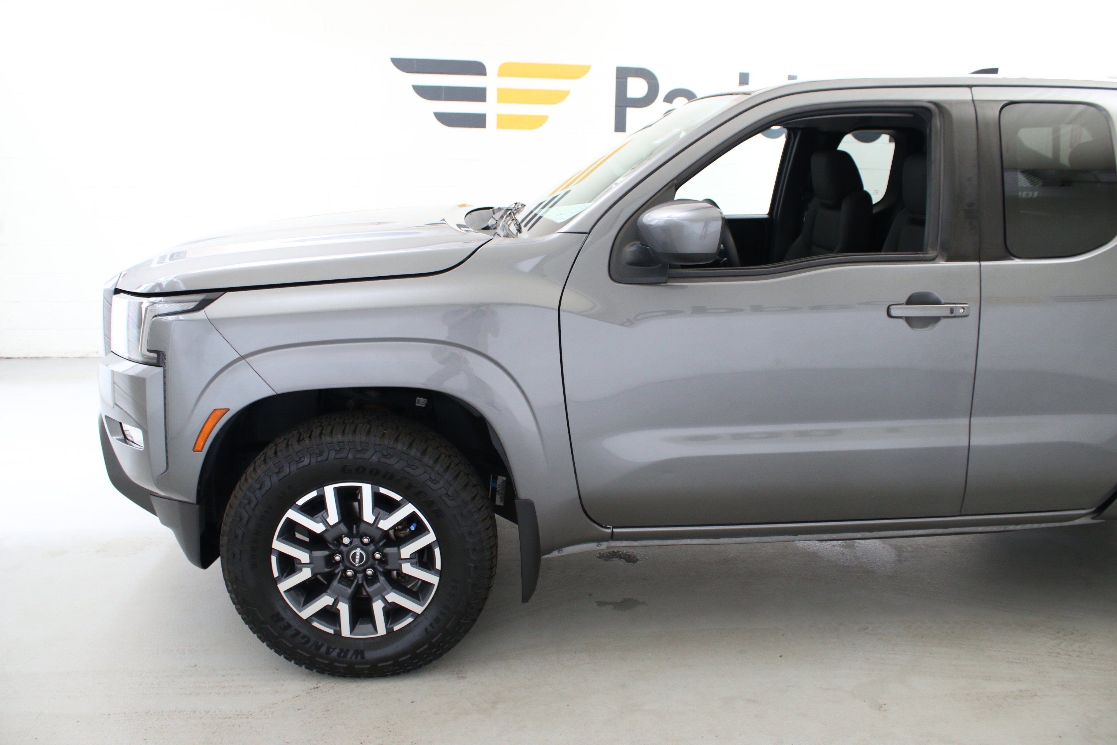 Used 2022 Gray Nissan King Cab SV 4x4 image 4