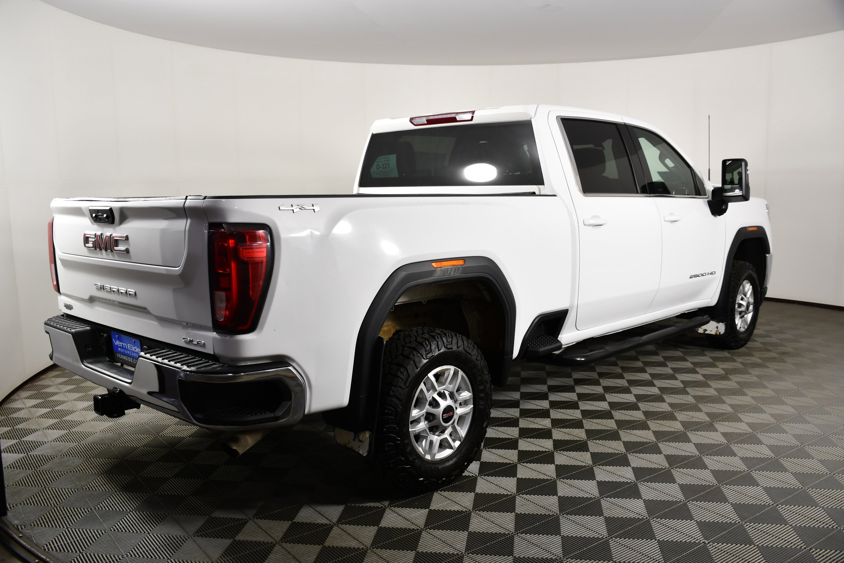 Used 2022 White GMC SLE image 6