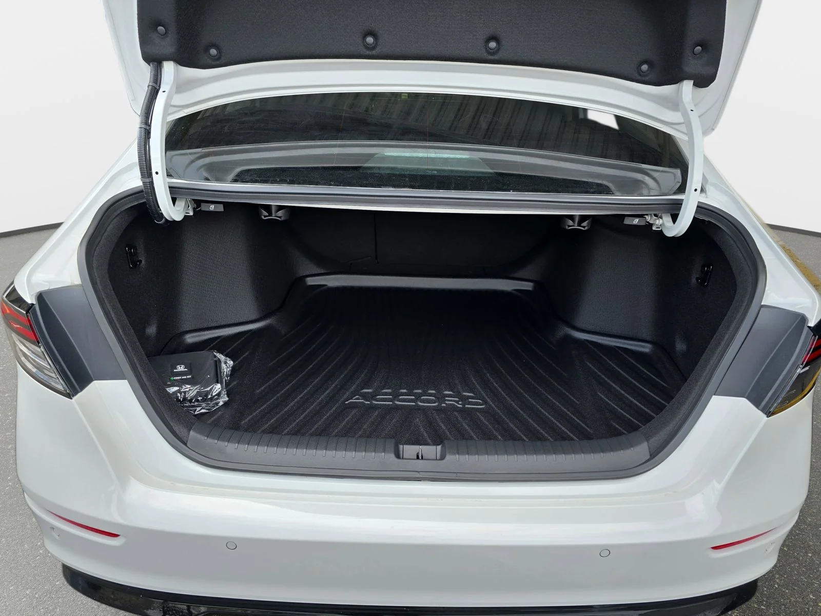 New 2026 Platinum White Pearl Honda Touring image 12