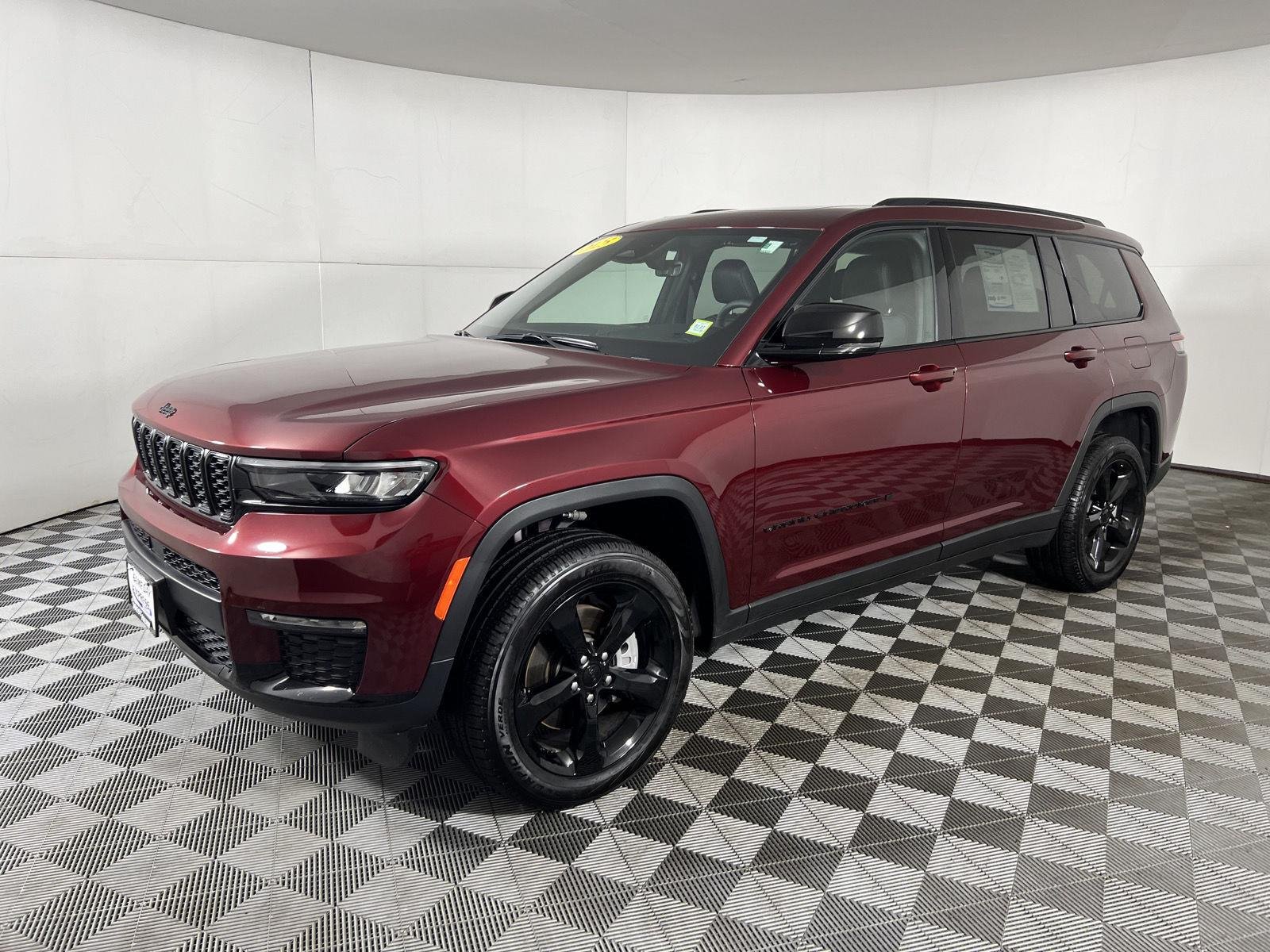 Used 2025 Velvet Red Pearlcoat Jeep Limited image 5