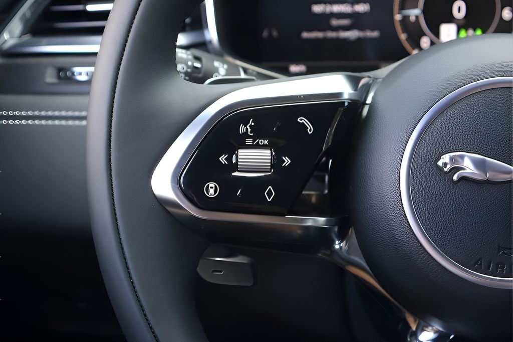 2026 Jaguar F-Pace R-Dynamic S - Photo 17