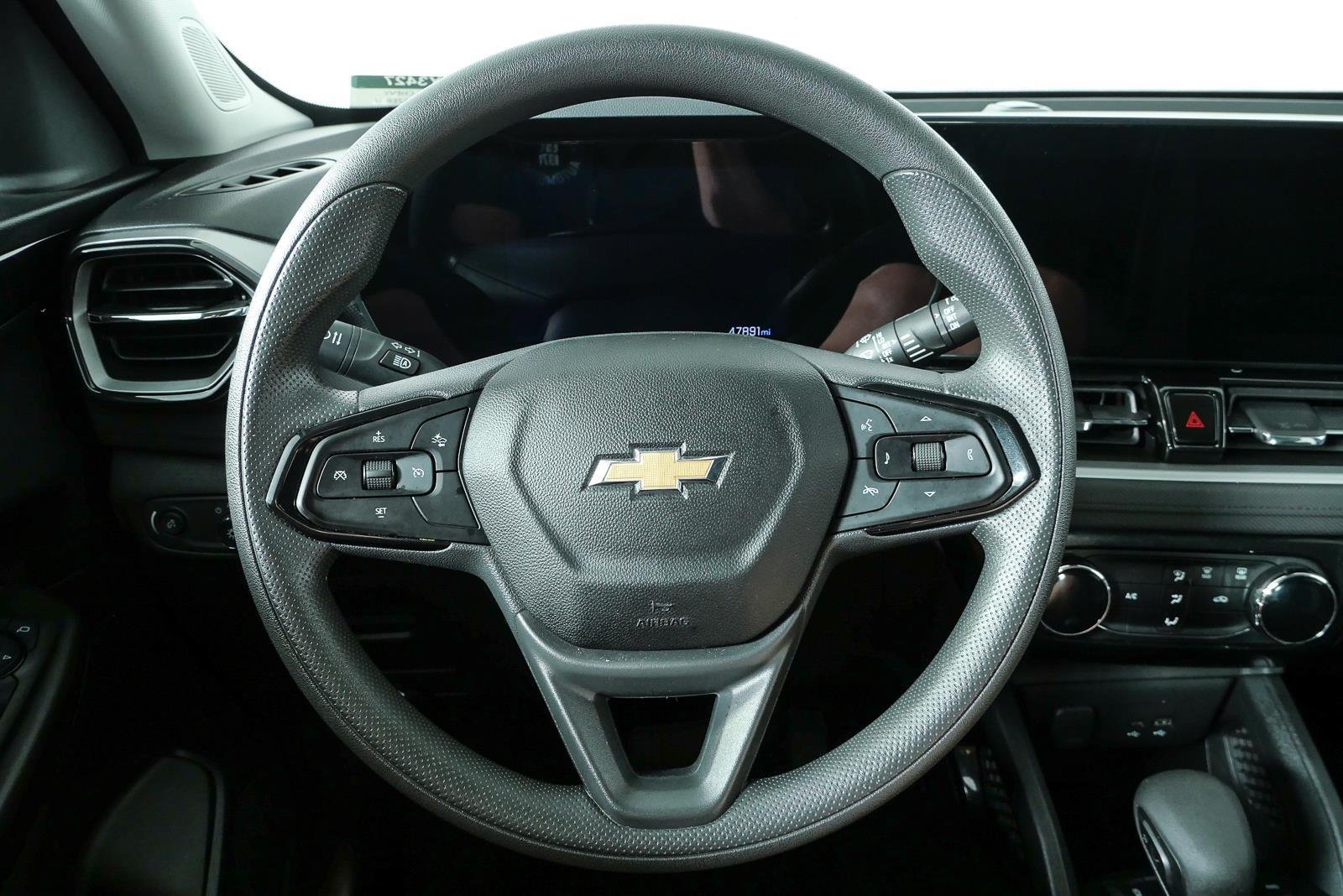 Used 2025 Sterling Gray Metallic Chevrolet LT image 9