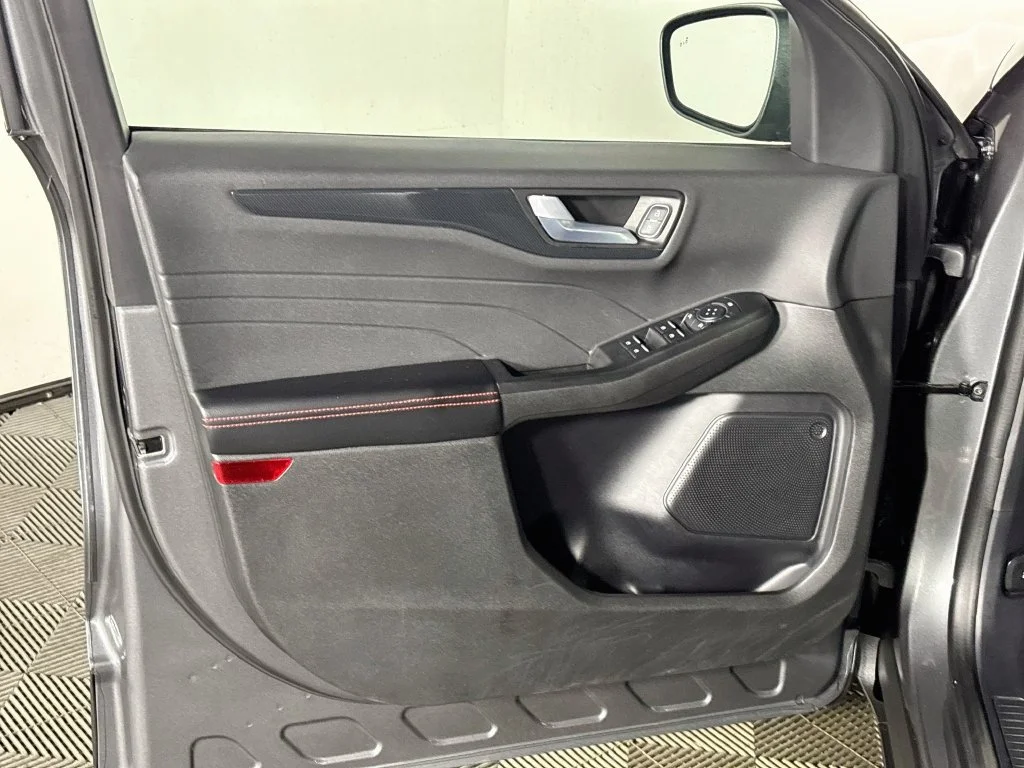 Used 2025 Gray Ford ST-Line image 10