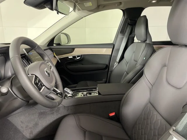 2025 Volvo XC90 Plus - Photo 18